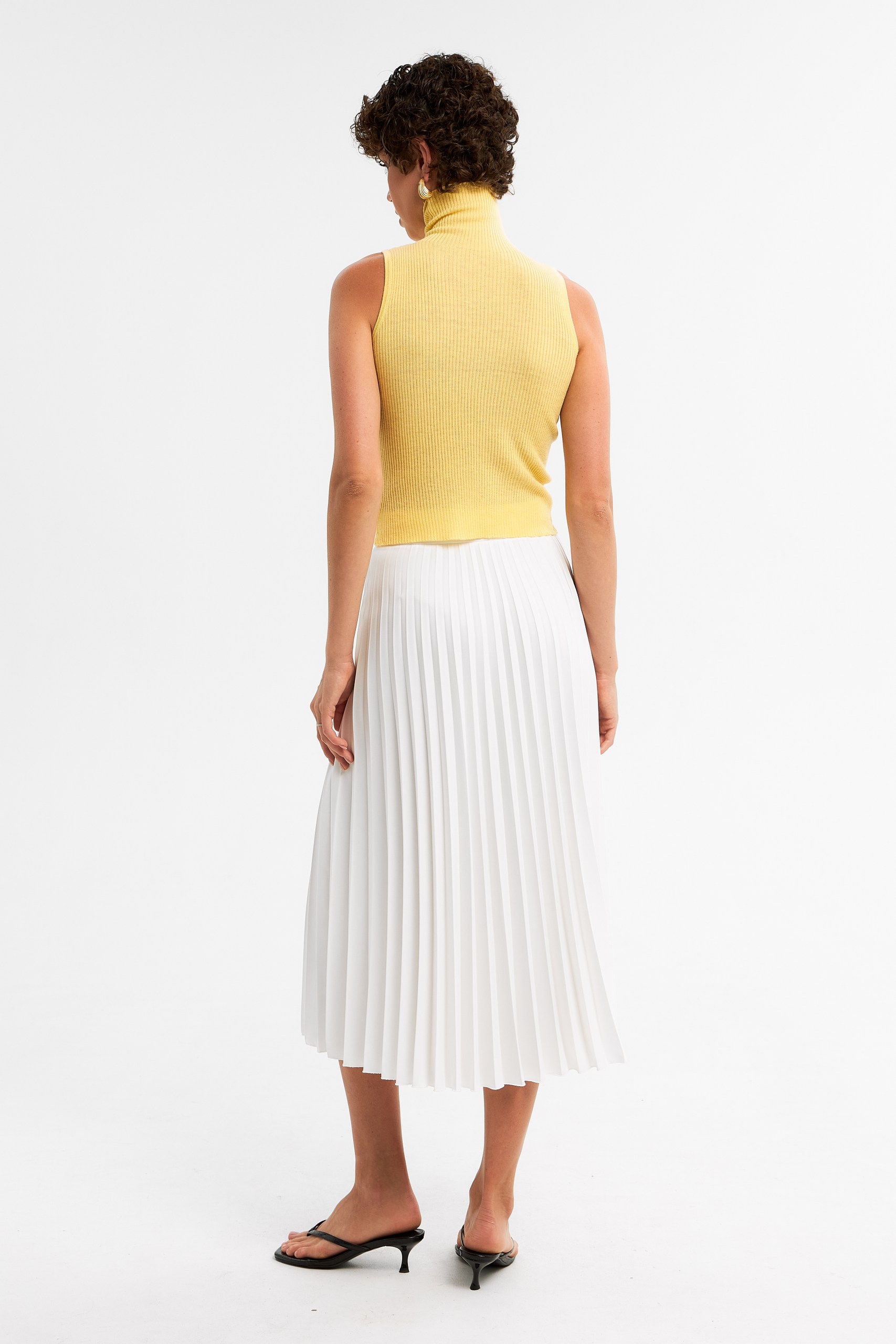 Топ с высоким воротом