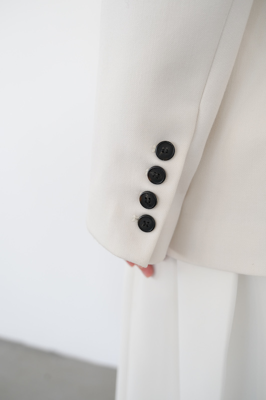  Жакет молочный с поясом