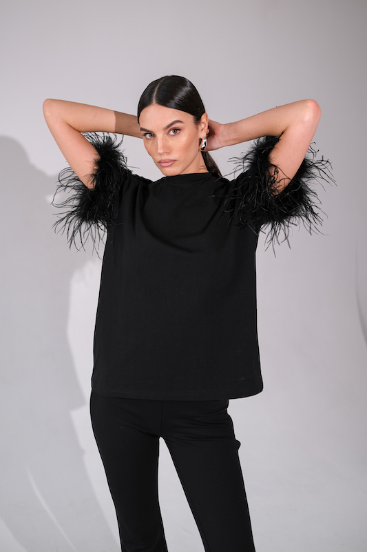 Футболка с боа