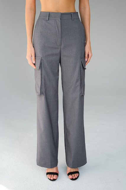 Брюки карго с накладными карманами