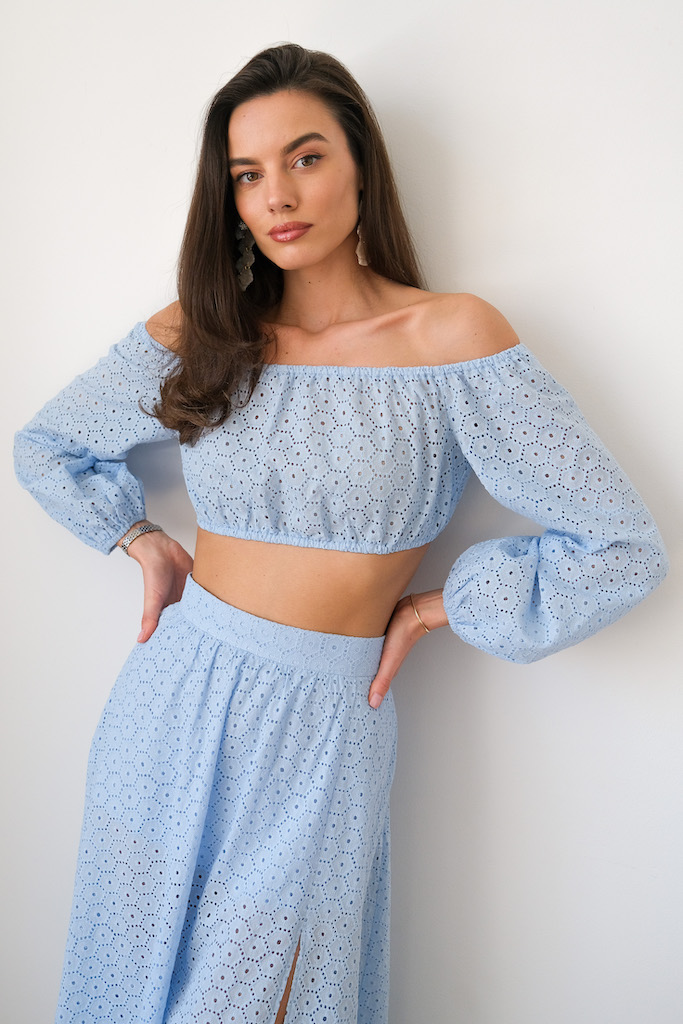 Топ из шитья голубой