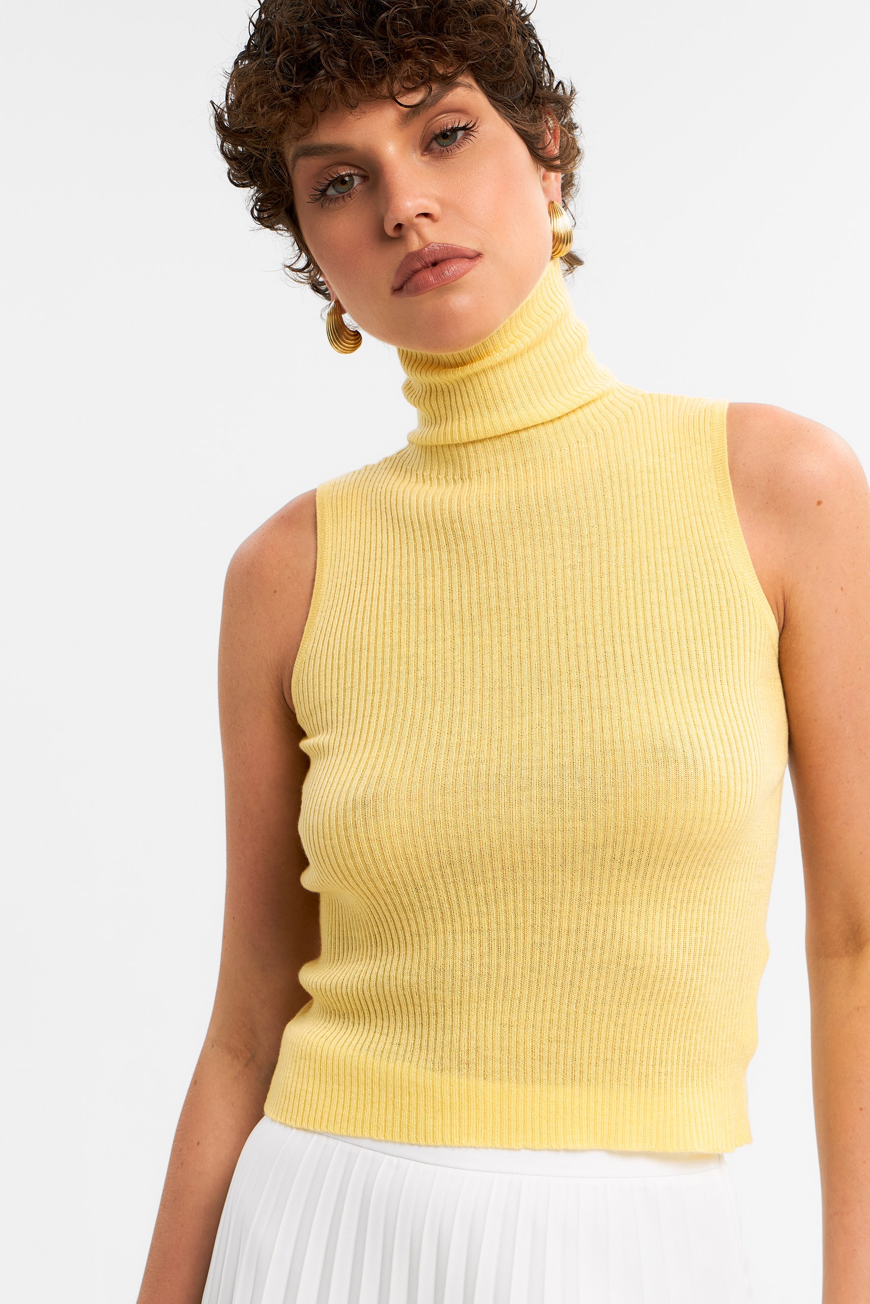 Топ с высоким воротом