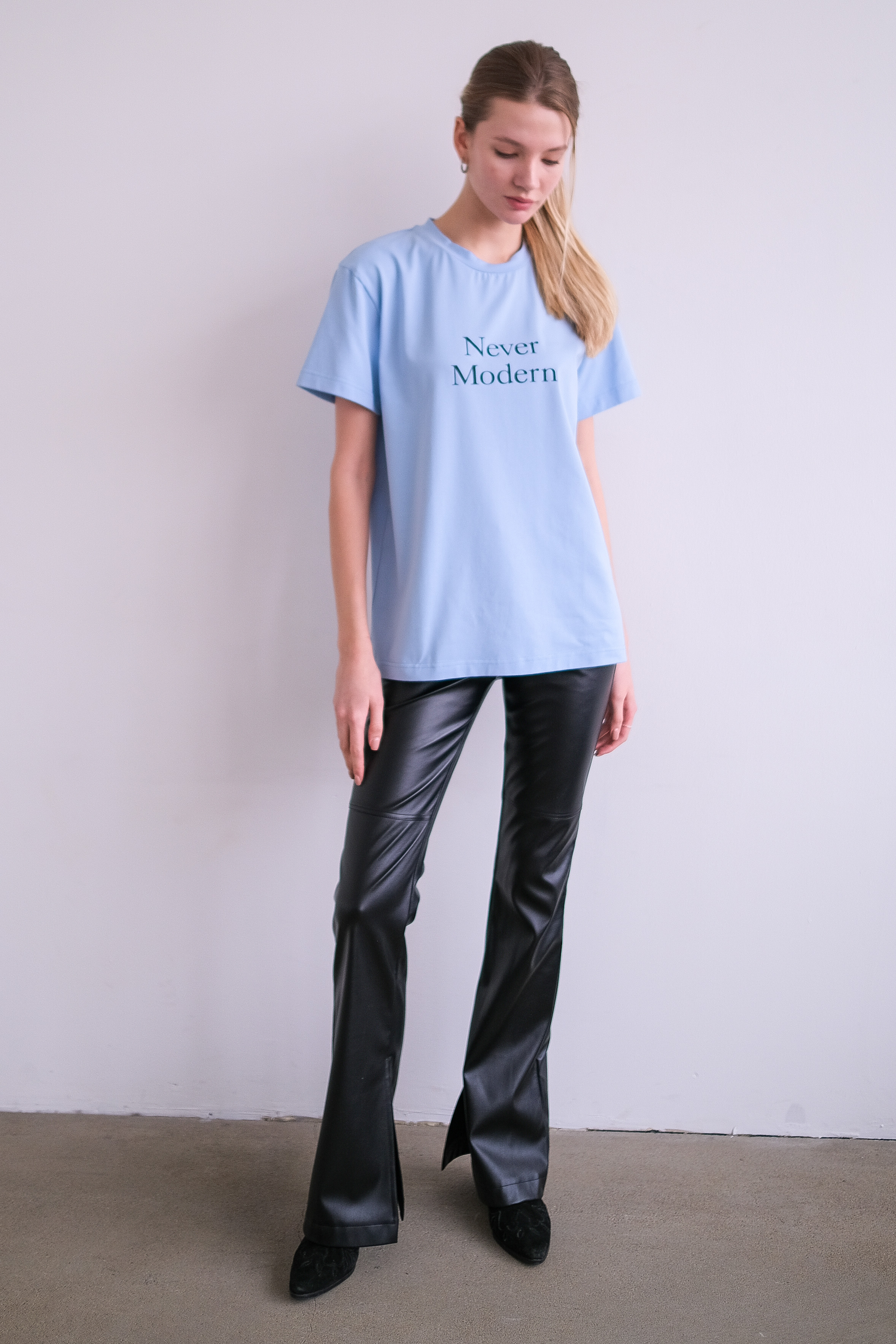 Футболка Never Modern