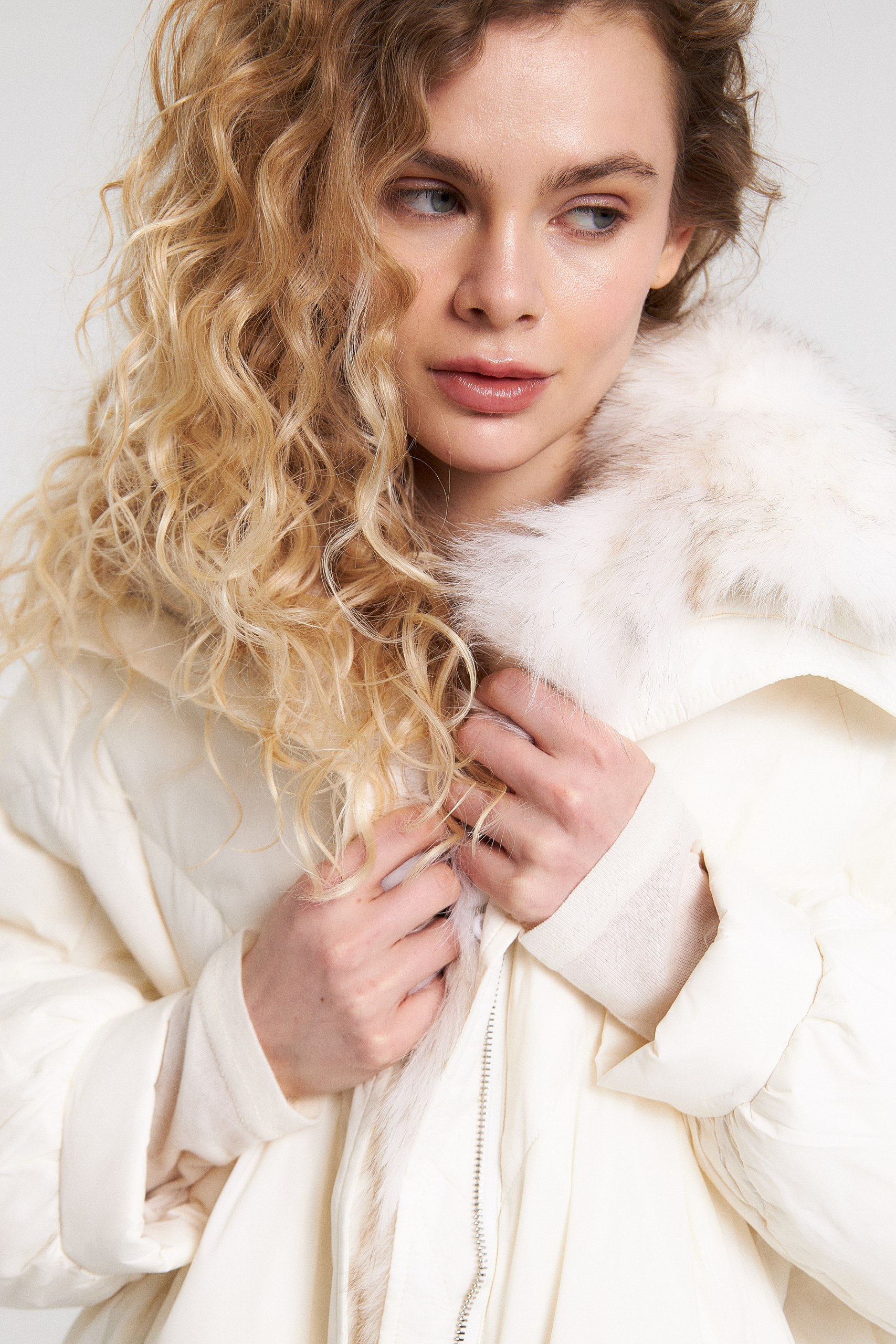 Куртка с пушистым воротником