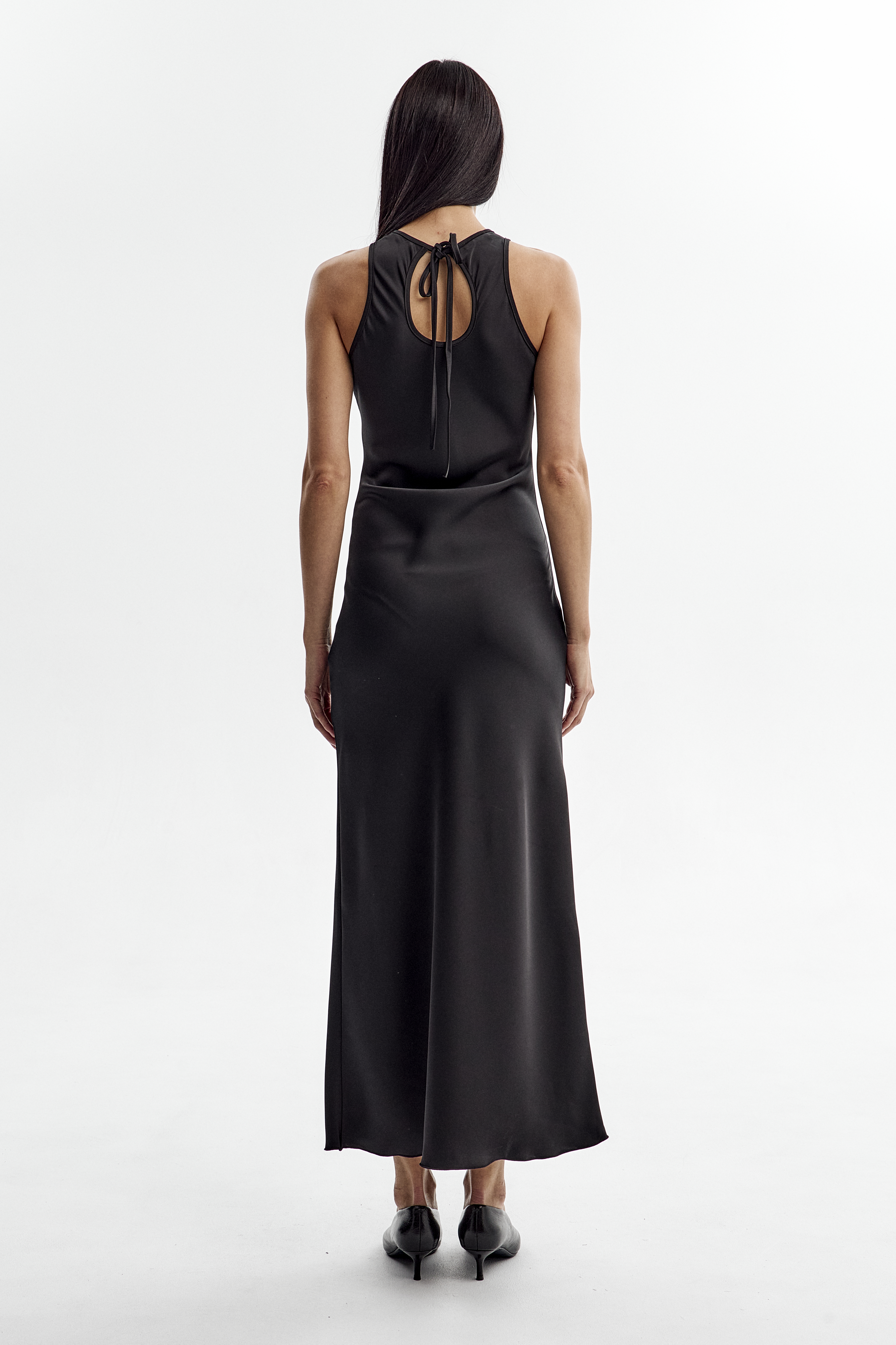  Платье макси с каплей на спине