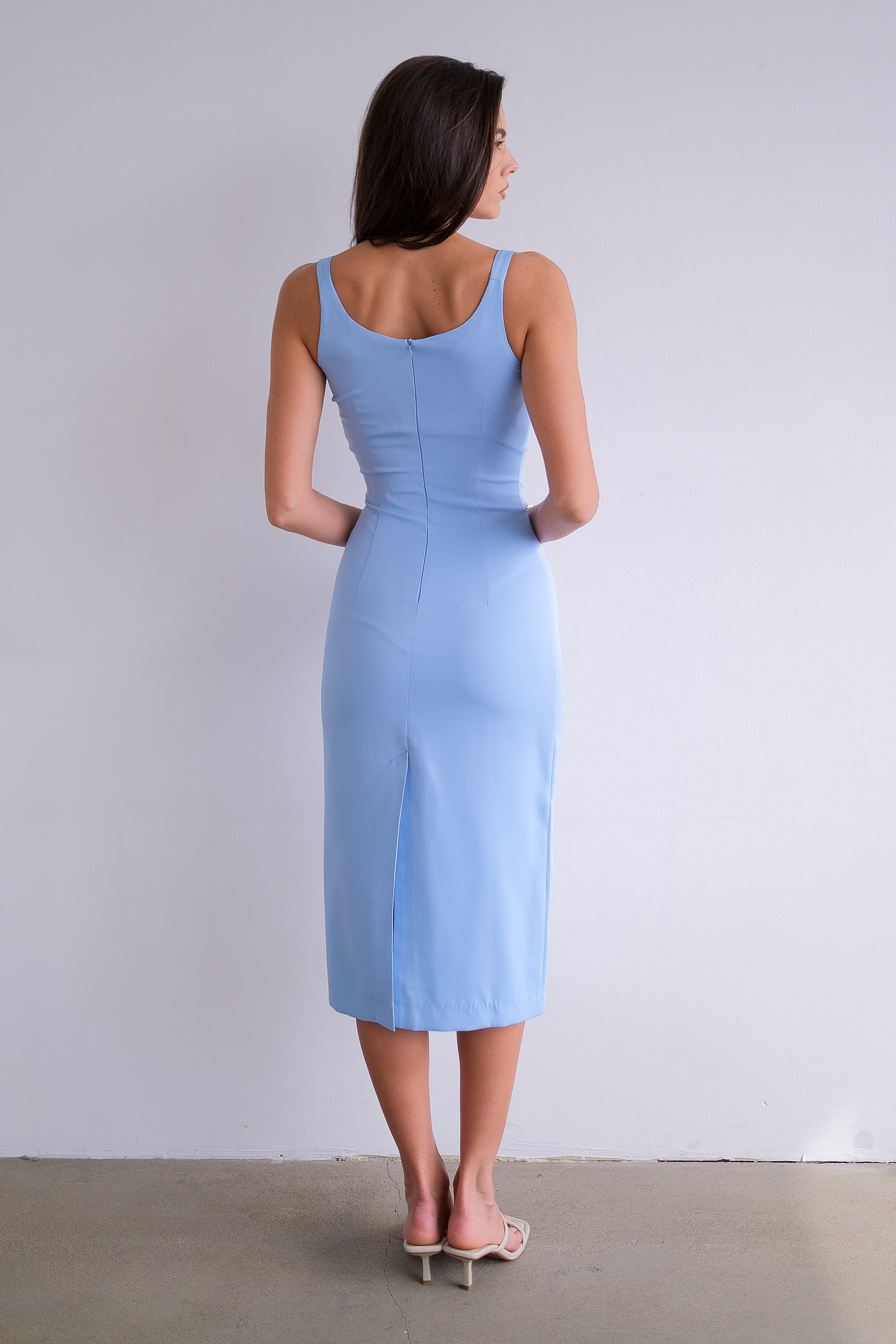 Платье силуэтное