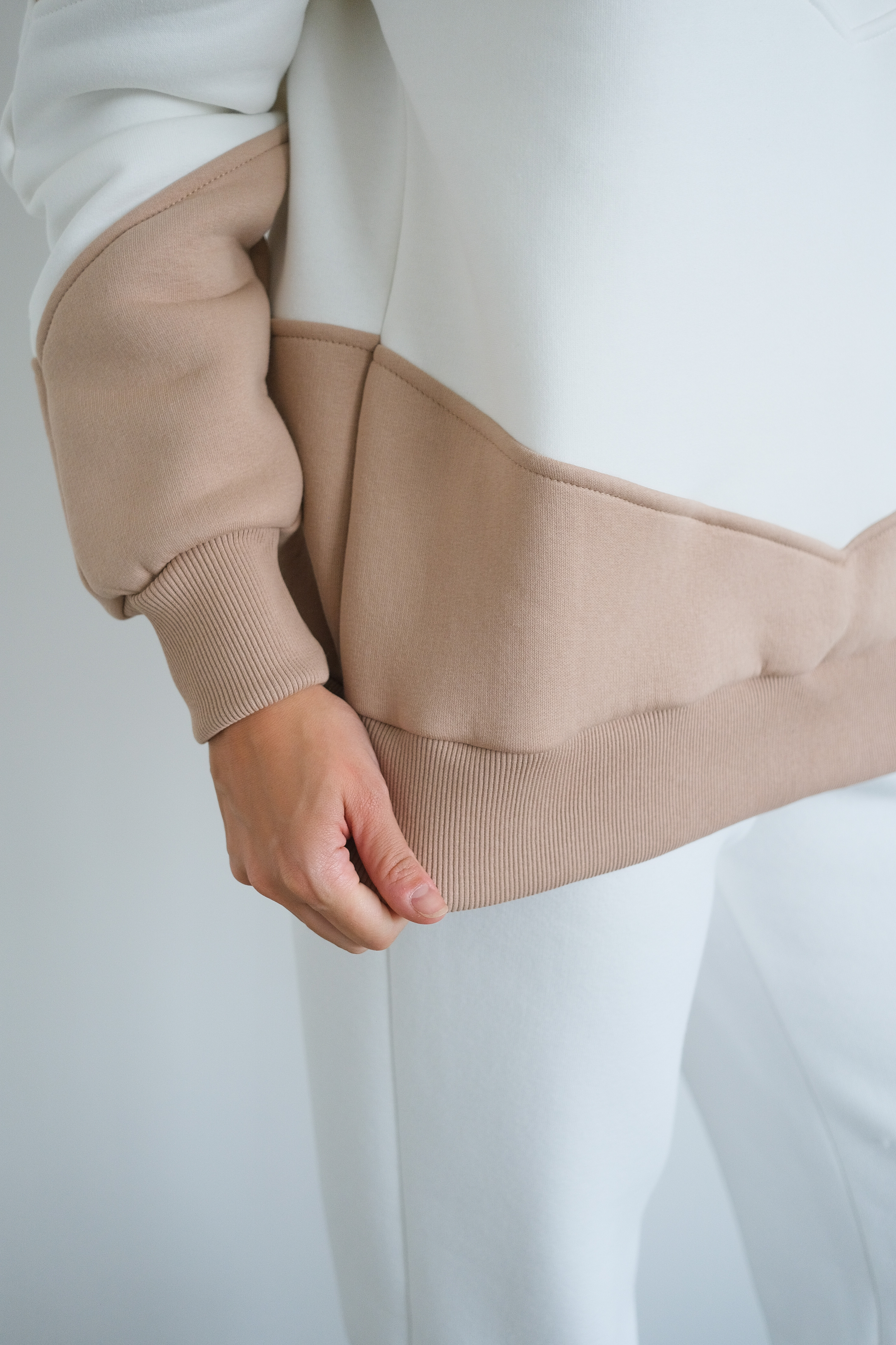 Свитшот молочно-бежевый