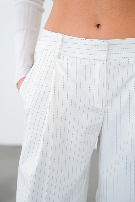  Брюки в полоску молочные