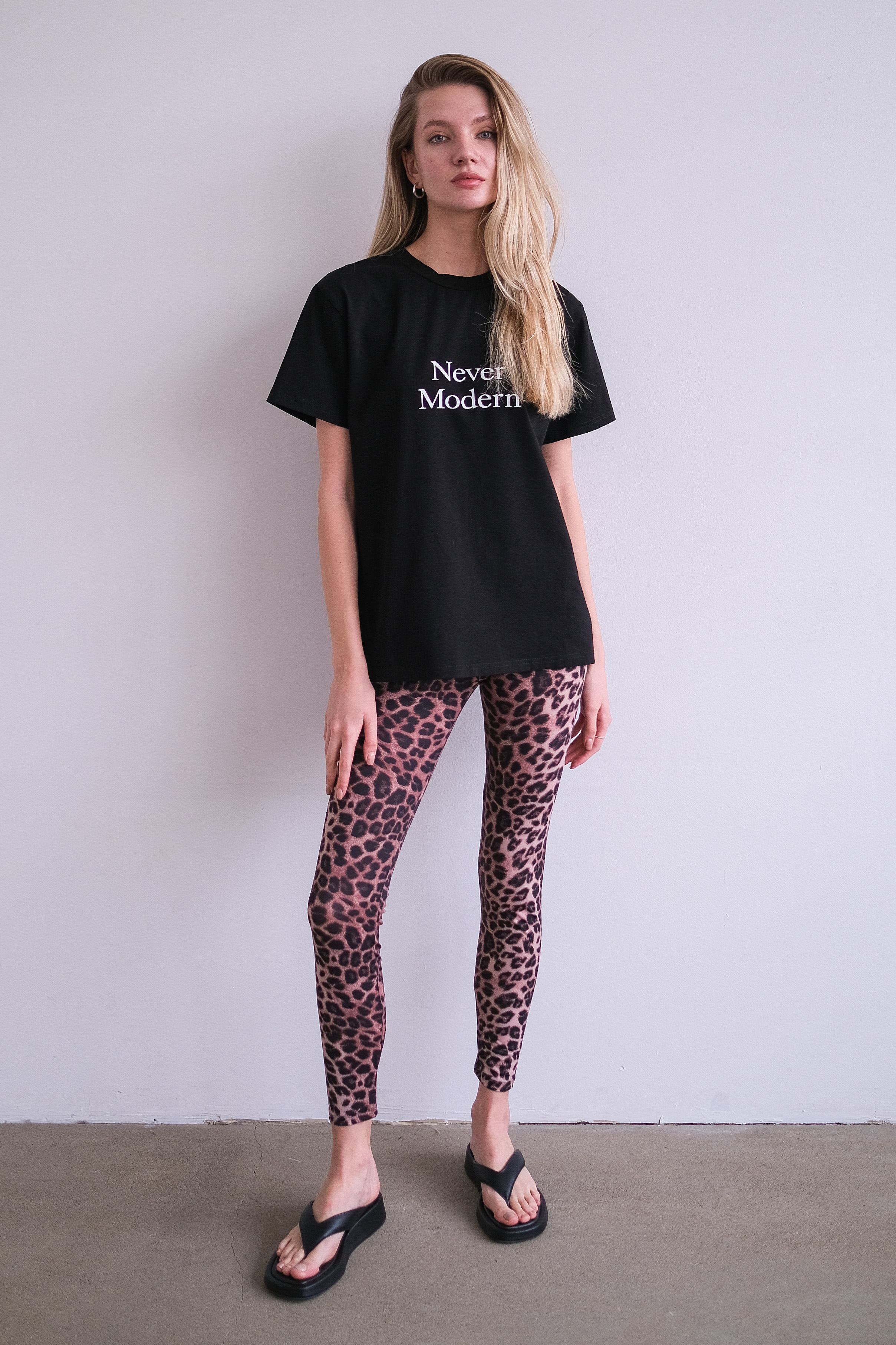 Футболка Never Modern