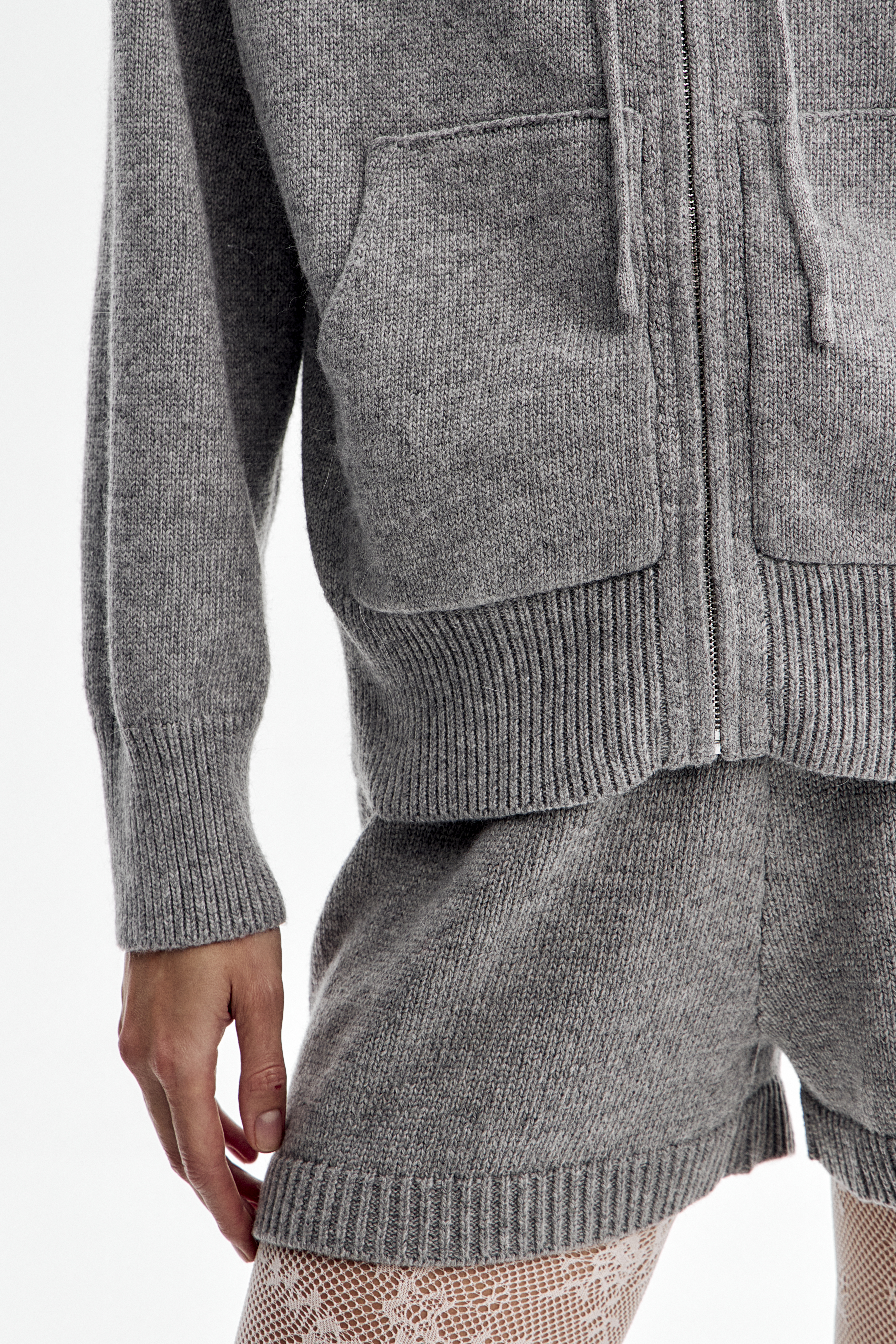 Шорты трикотажные серые