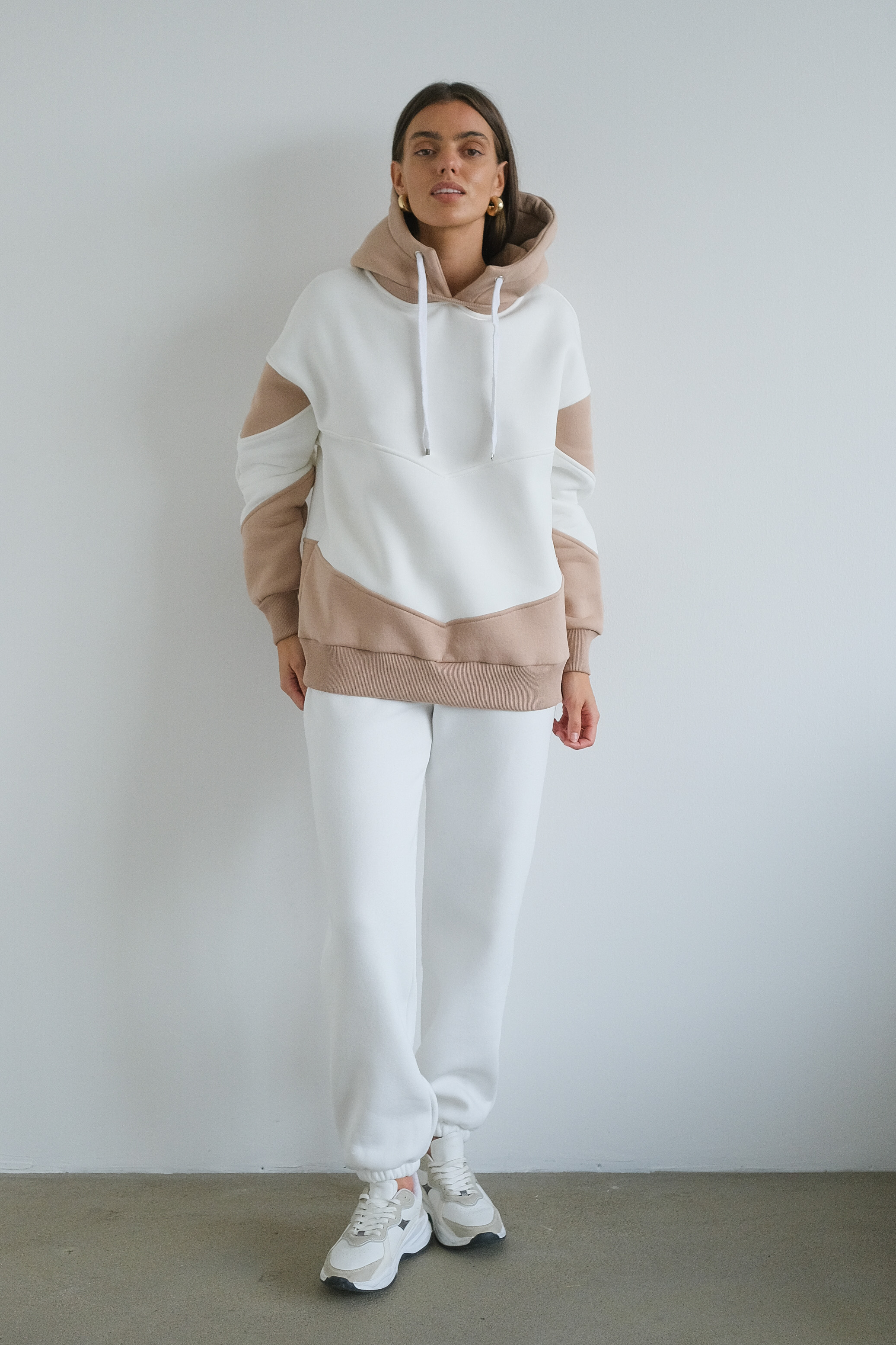 Свитшот молочно-бежевый