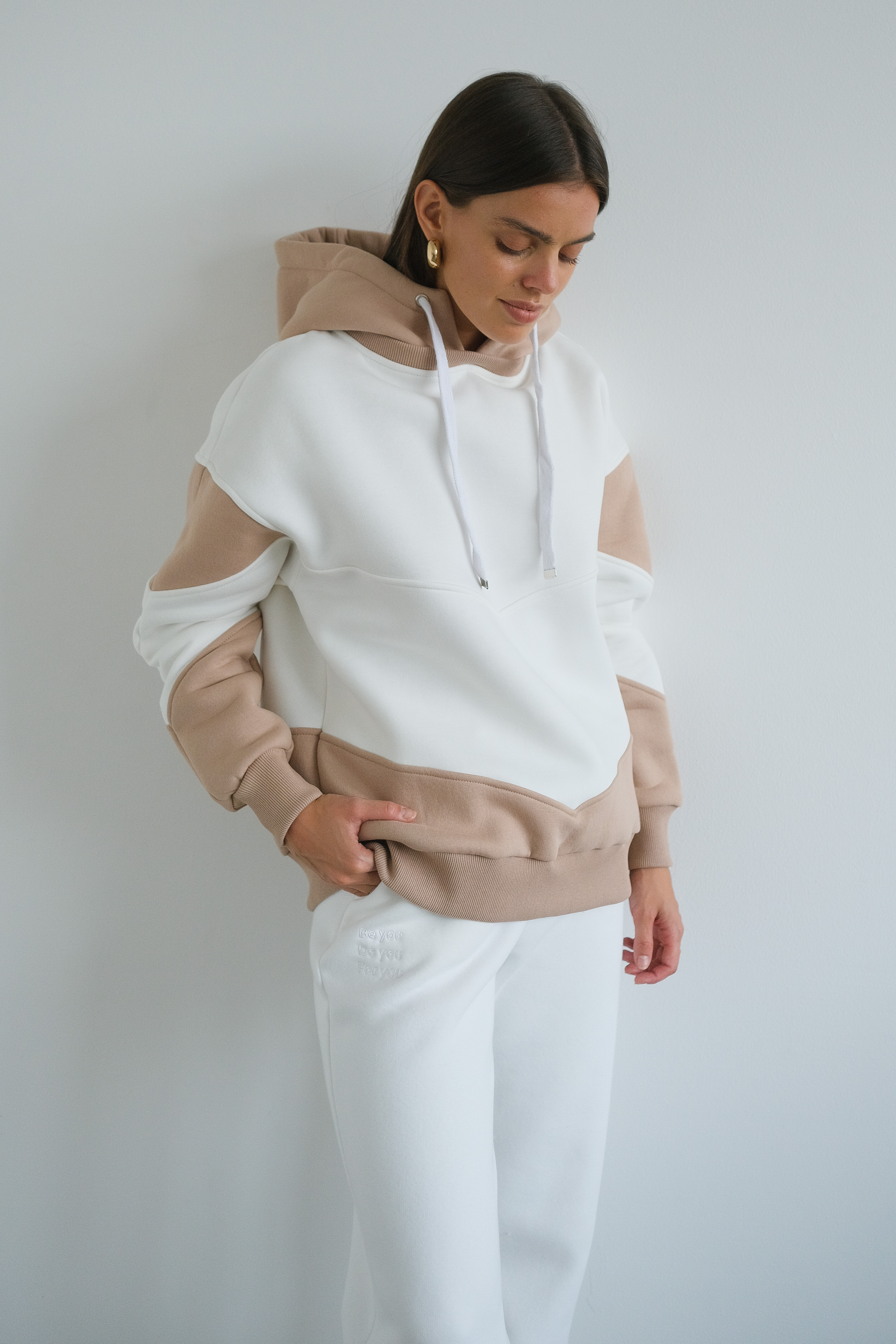 Свитшот молочно-бежевый