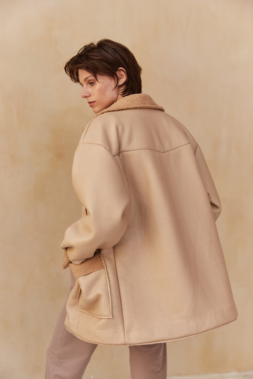 Дубленка с карманами