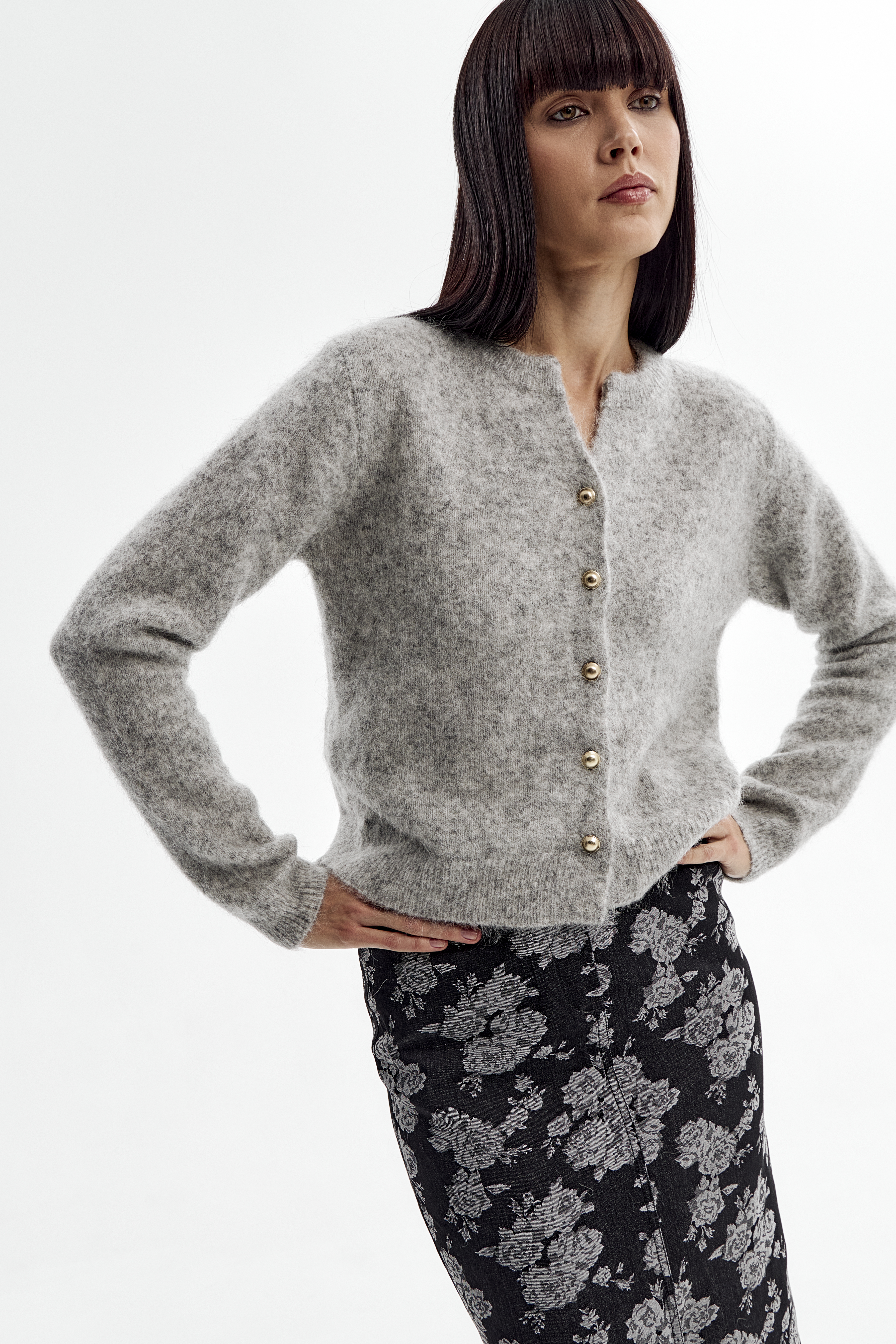 Кардиган короткий из ангоры с золотыми пуговицами