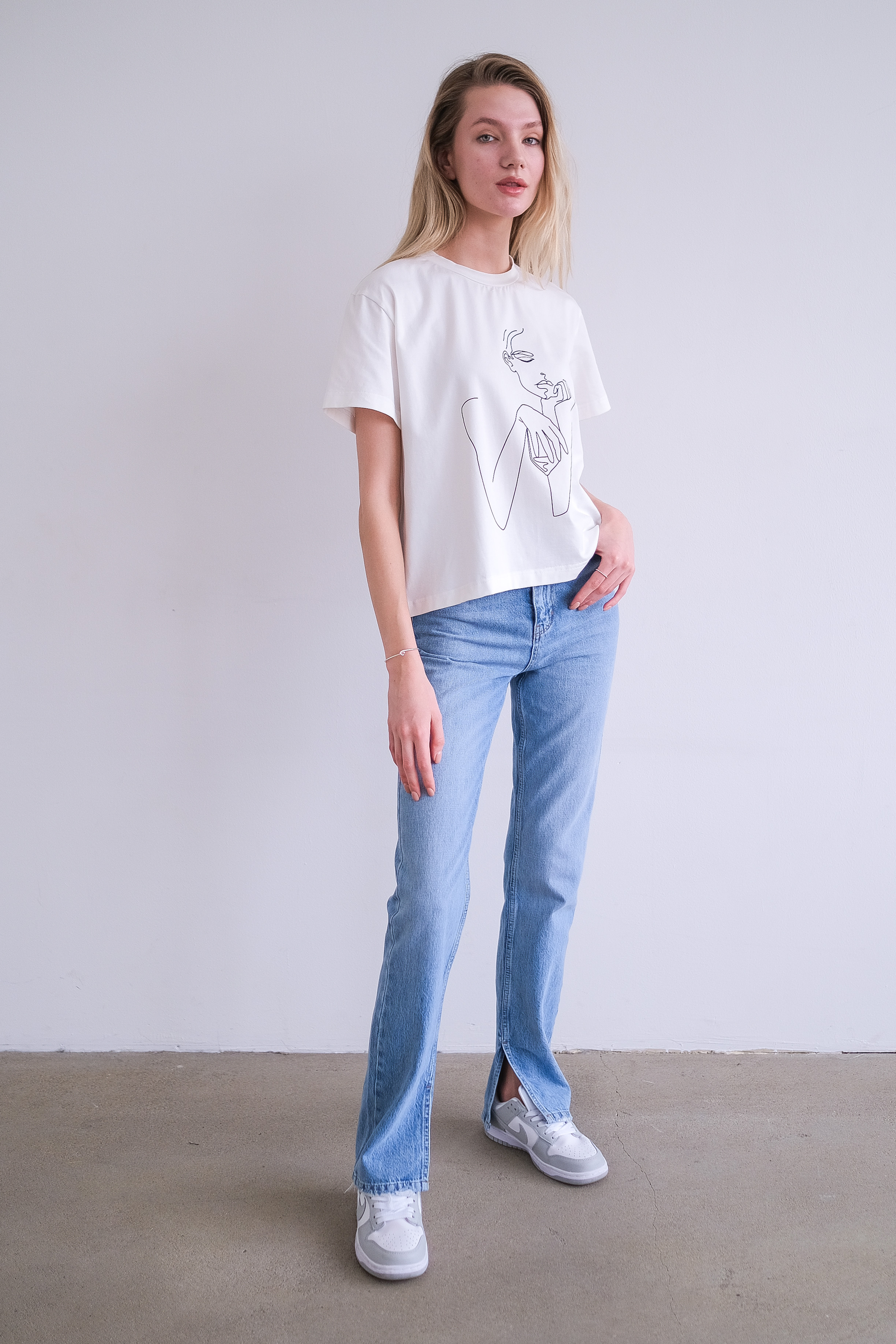 Футболка девушка с бокалом