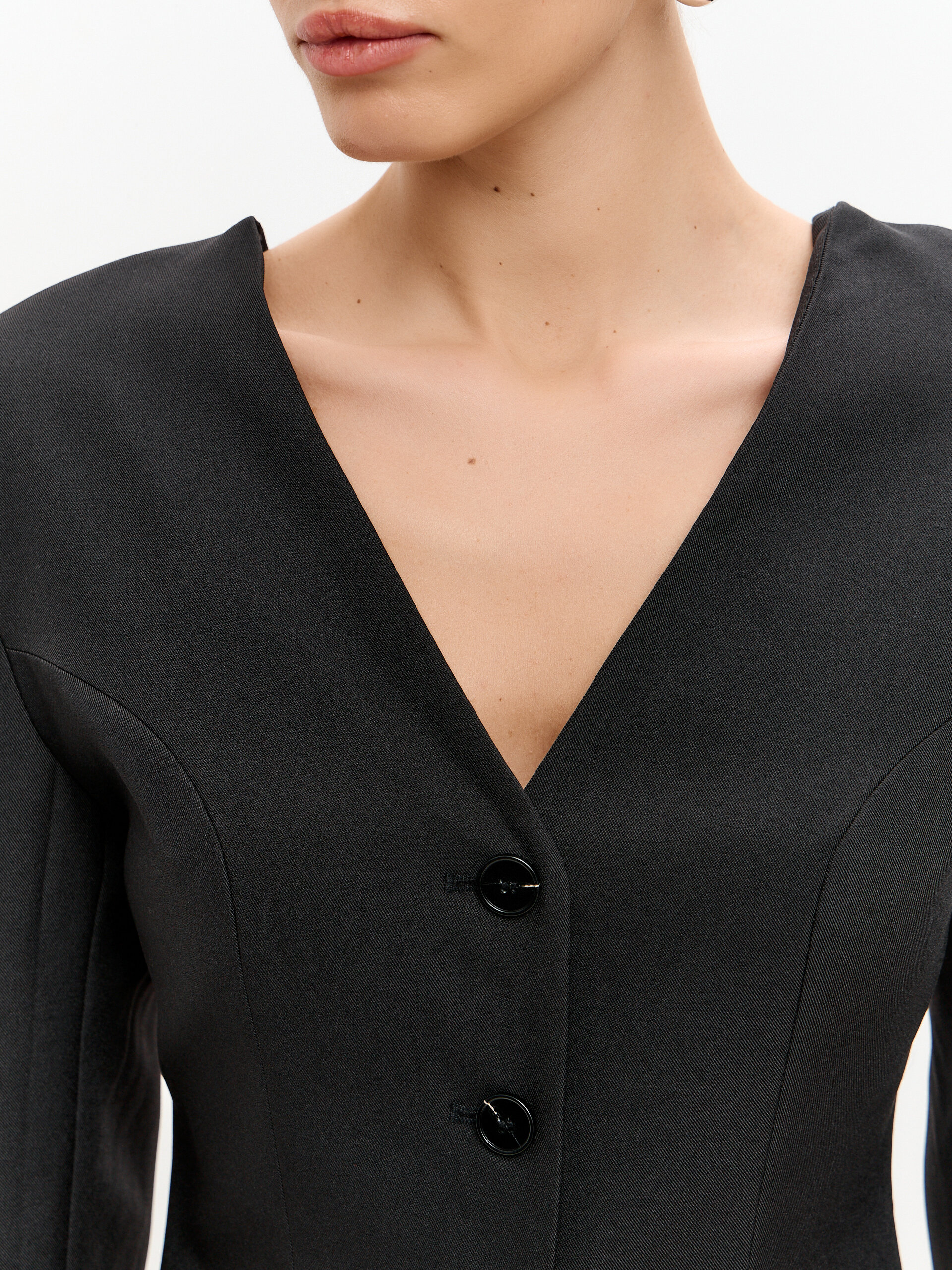 Жакет с вырезом на спине