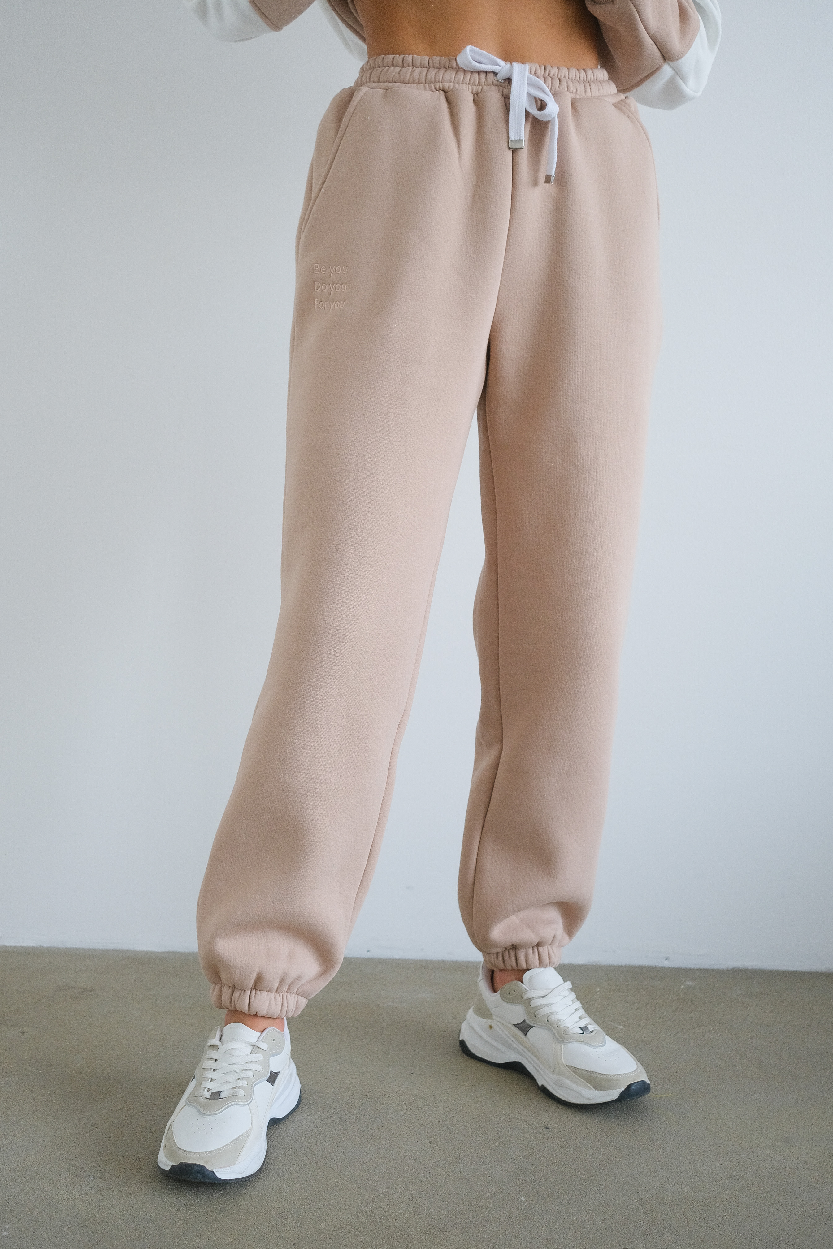 Брюки с вышивкой спортивные 