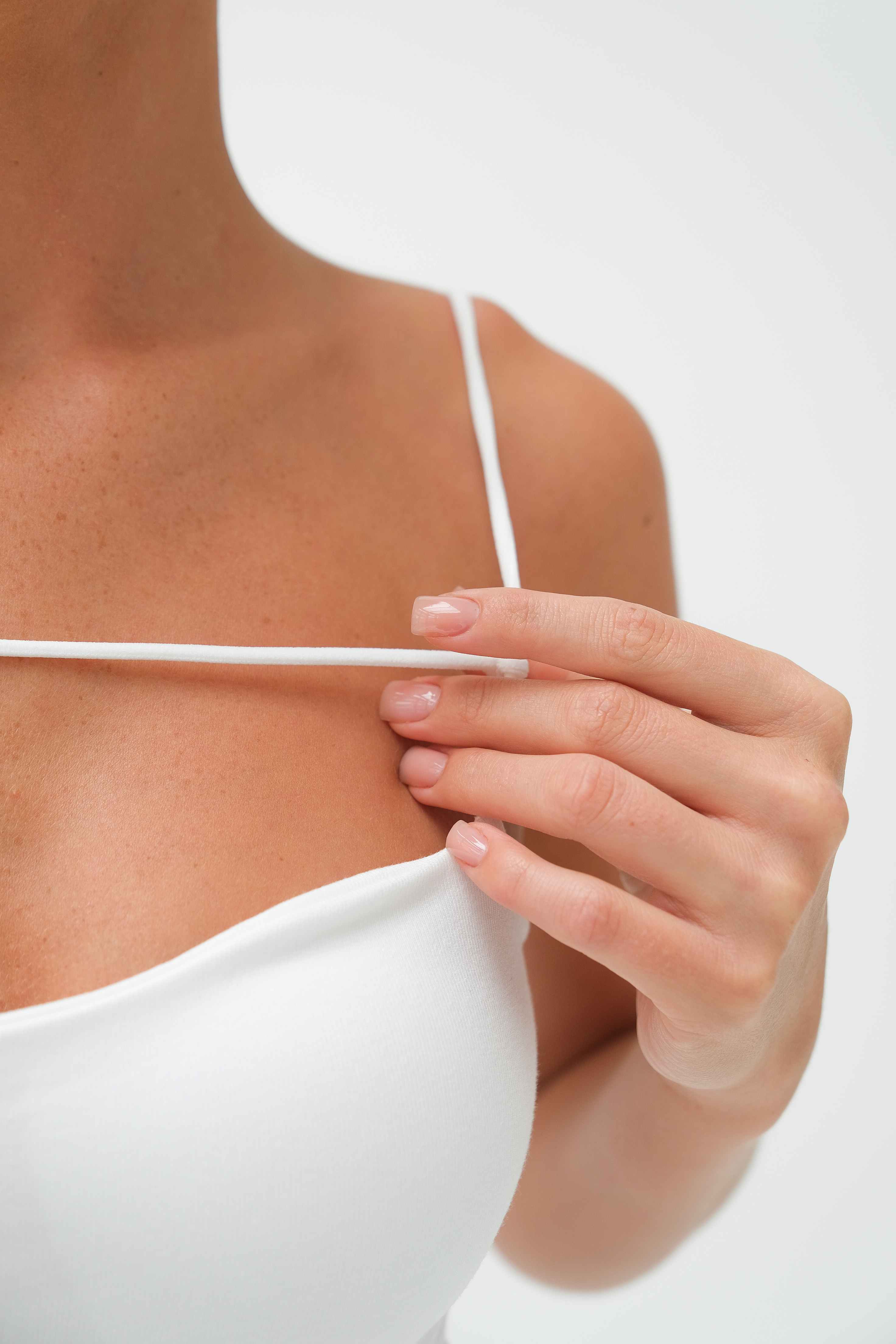 Топ молочный с ассиметричными лямками