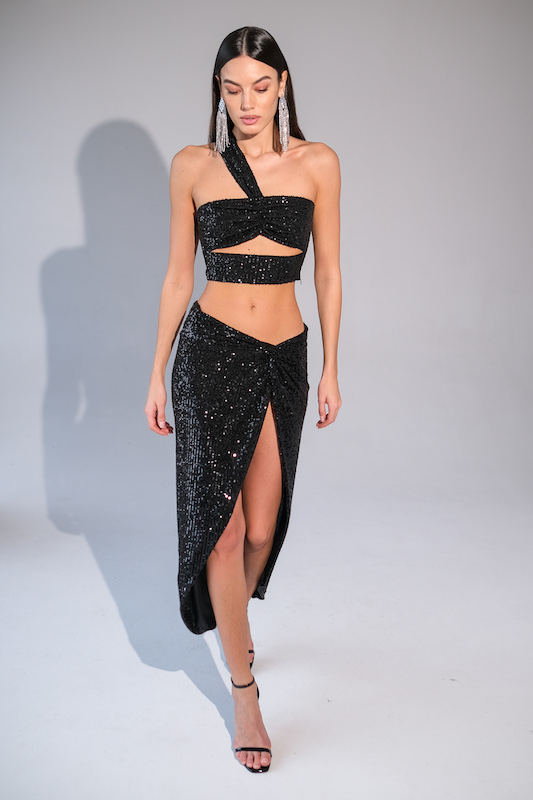 Юбка с пайетками запах черная