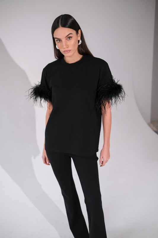 Футболка с боа