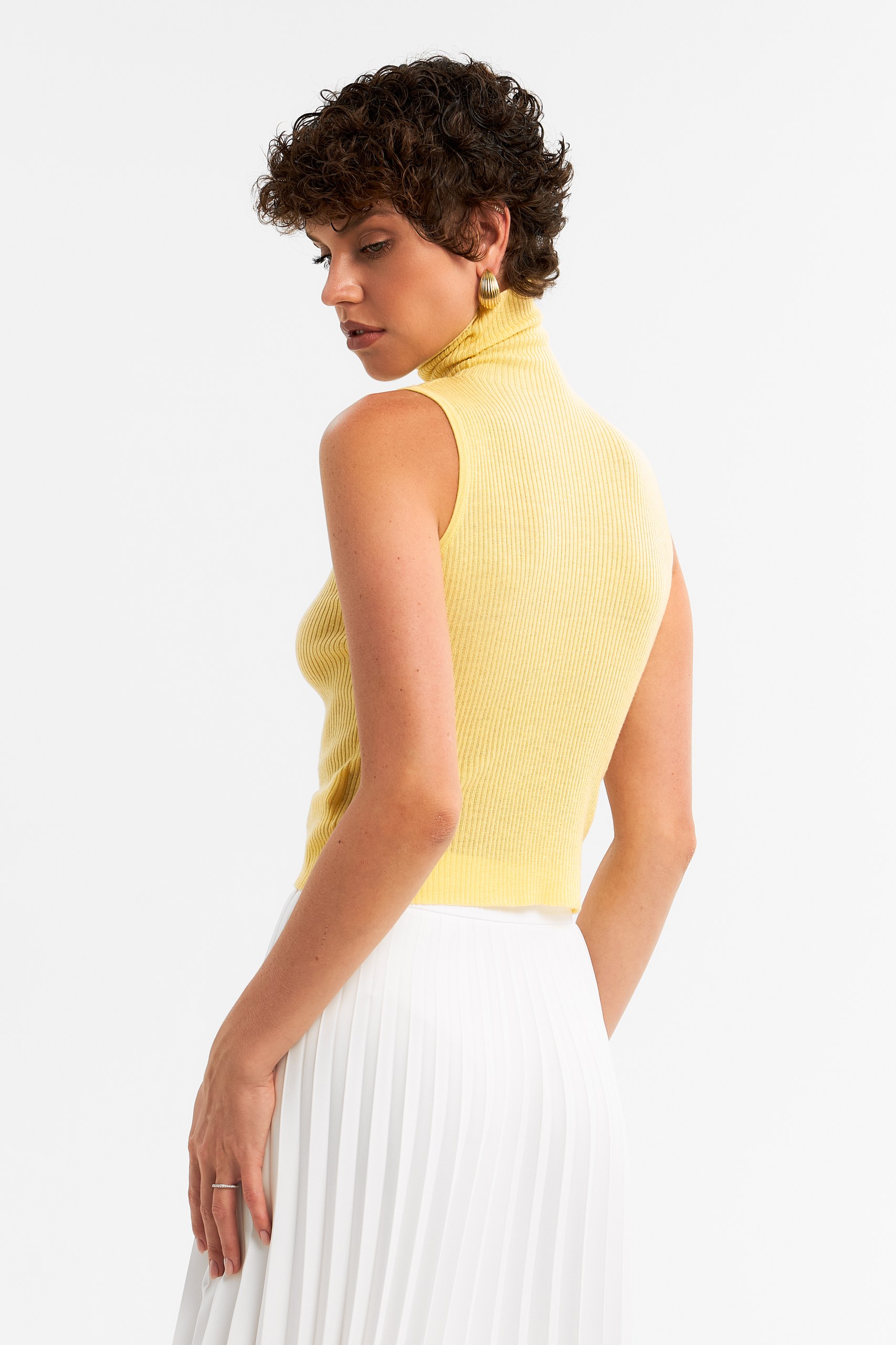 Топ с высоким воротом