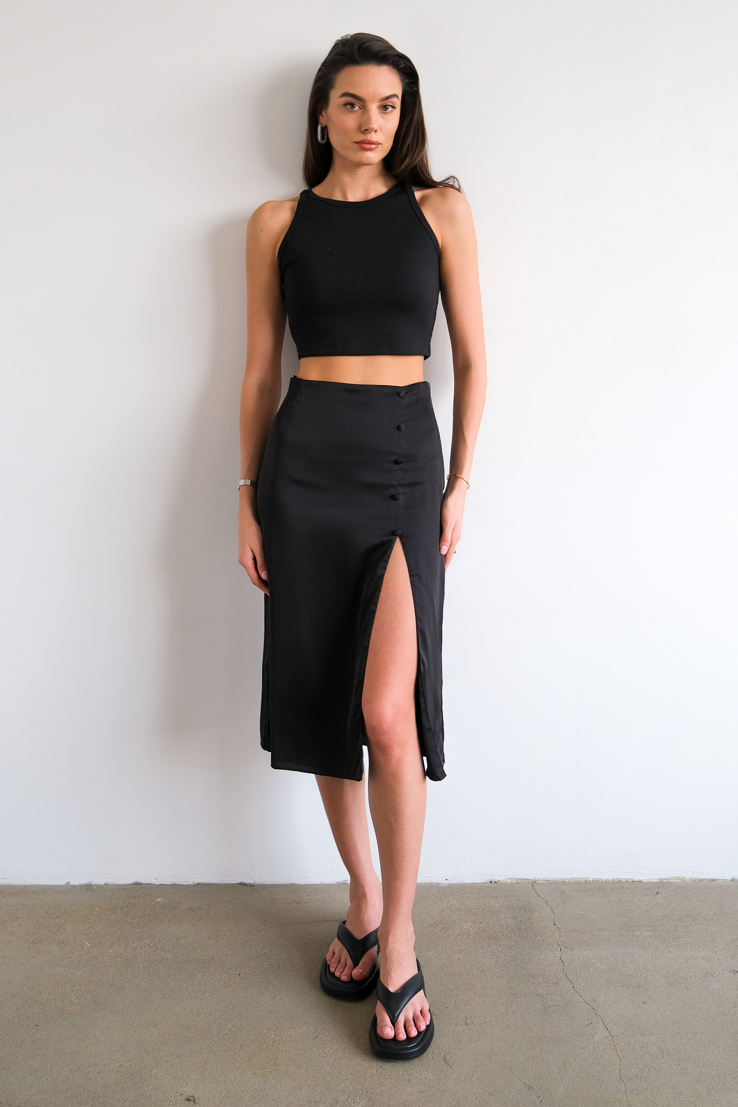 Юбка с разрезом черная