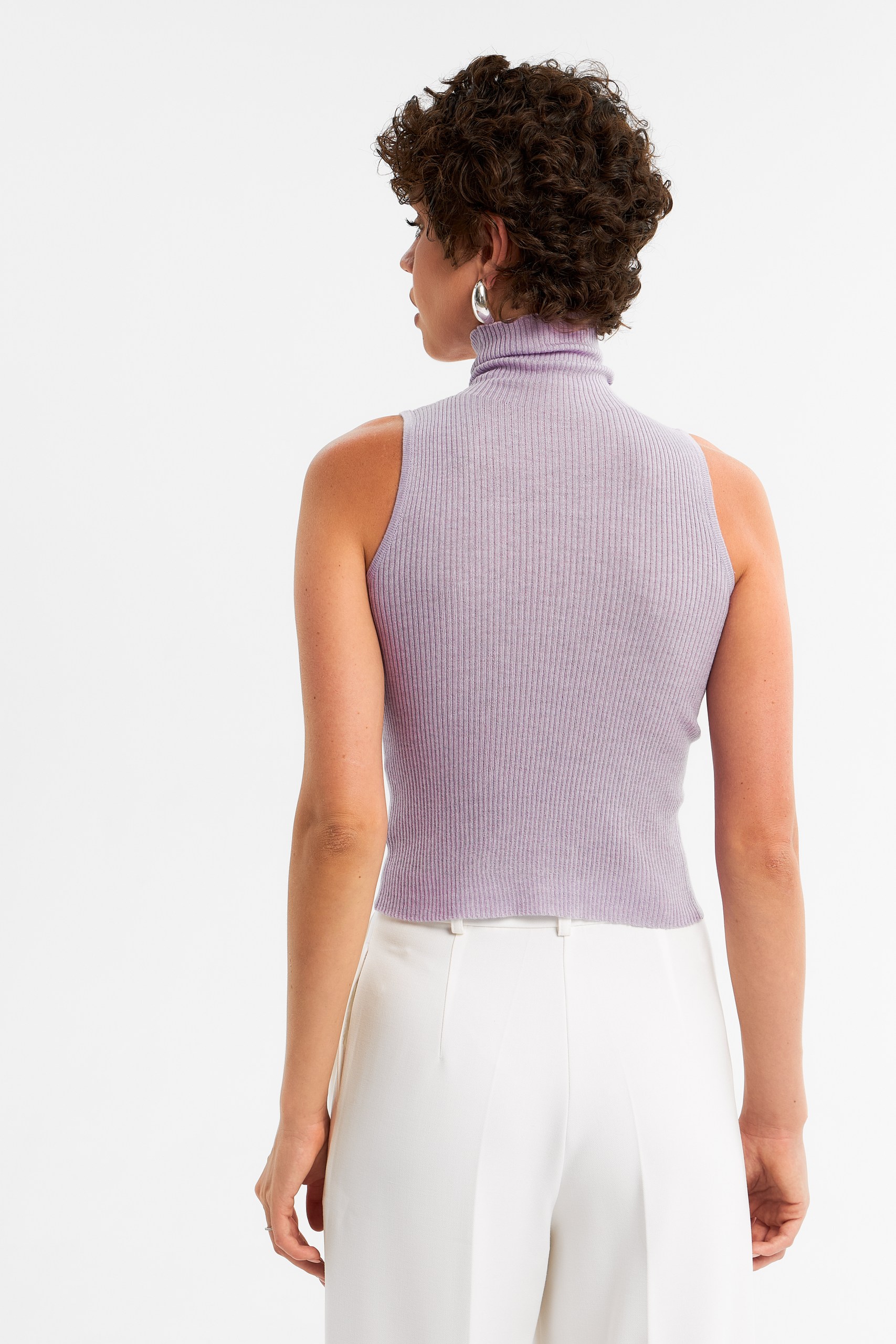 Топ с высоким воротом