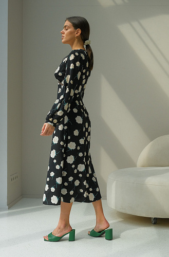 Платье принт белые цветы