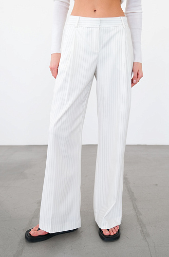  Брюки в полоску молочные