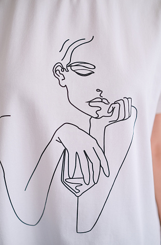 Футболка девушка с бокалом