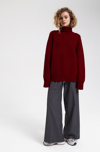 Свитер с высоким воротом