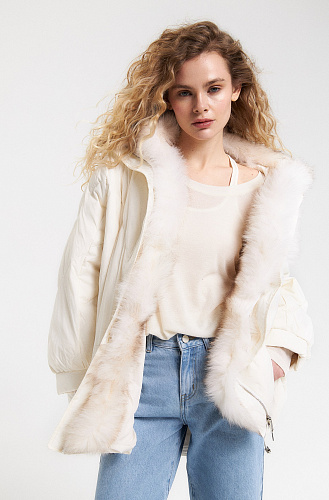 Куртка с пушистым воротником