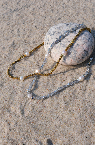 Ожерелье тонкое с тремя жемчужинами