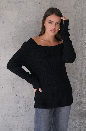 Свитер с открытыми плечами черный