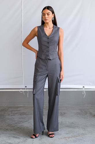 Брюки карго с накладными карманами