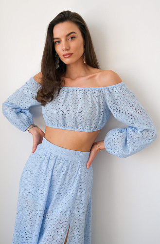Топ из шитья голубой