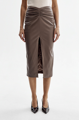 Юбка из эко кожи с разрезом