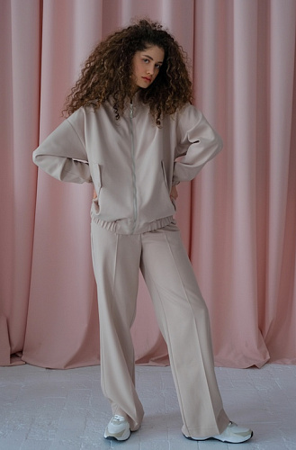 Бомбер бежевый