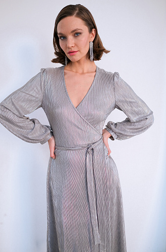 Платье на запах миди серебряное