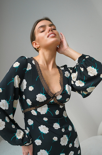 Платье принт белые цветы